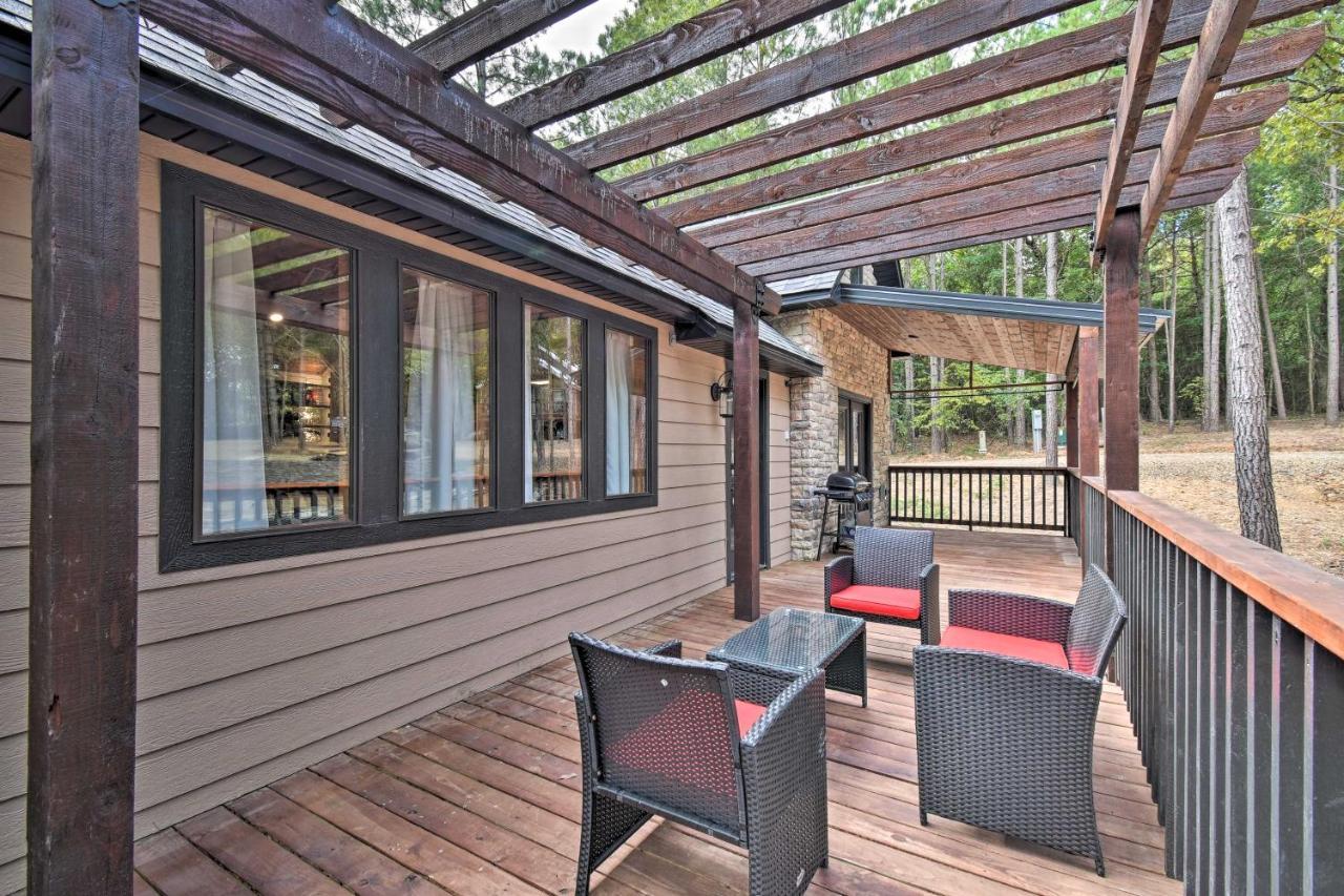 Modern Broken Bow Cabin Large Deck, Bbq And Pergola Eksteriør billede