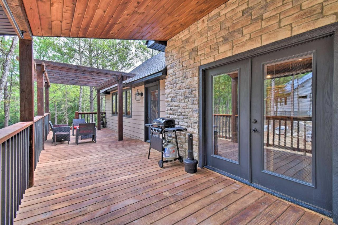 Modern Broken Bow Cabin Large Deck, Bbq And Pergola Eksteriør billede